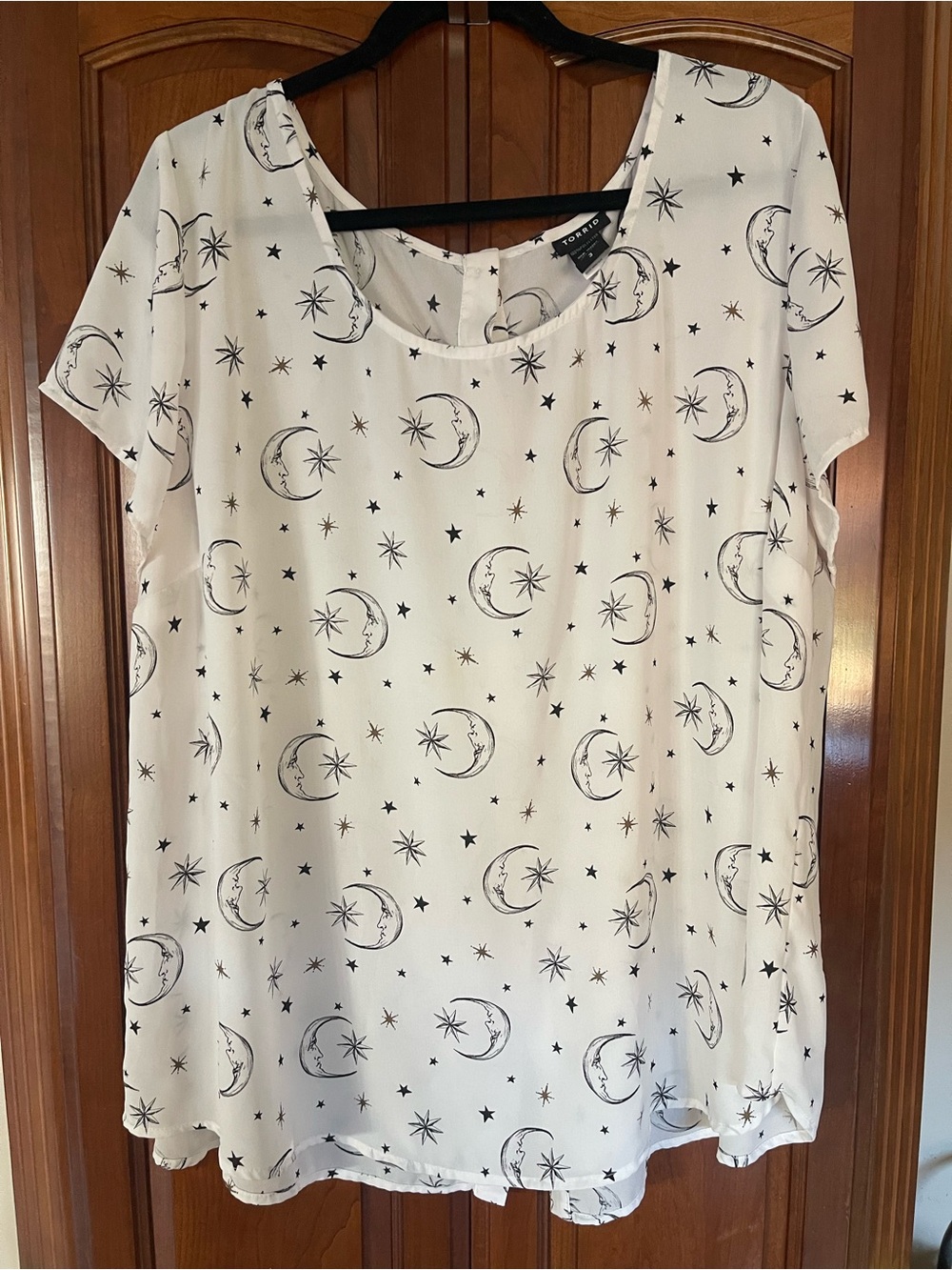 torrid White Moon & Star Print Short Sleeve Tunic 3